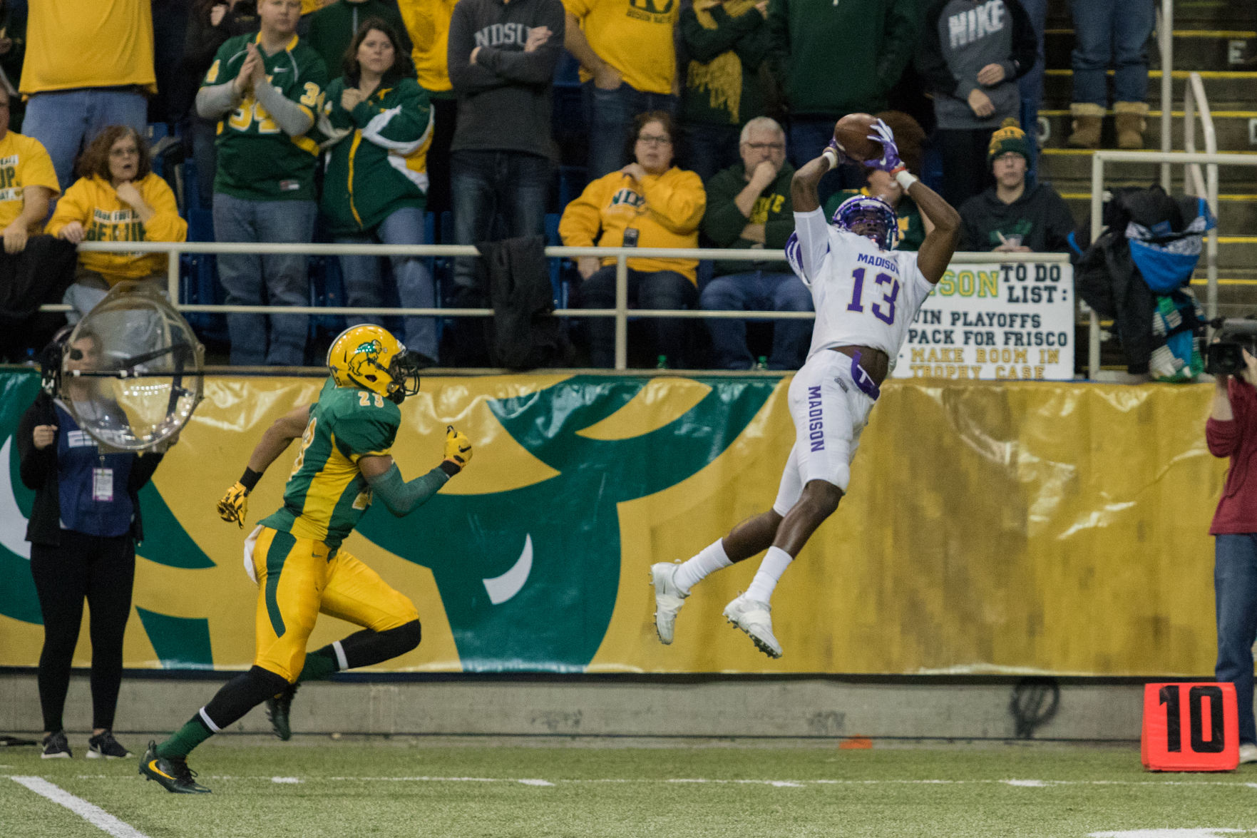 Ish Hyman leaping grab vs. NDSU
